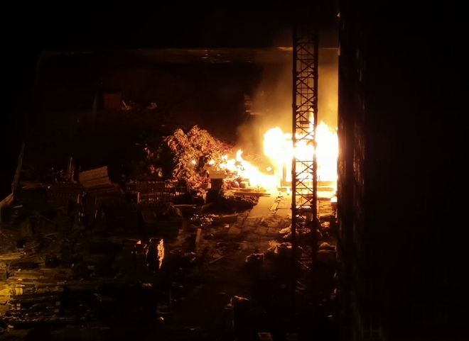 Опубликованы фотографии пожара на улице Мервинской в Рязани