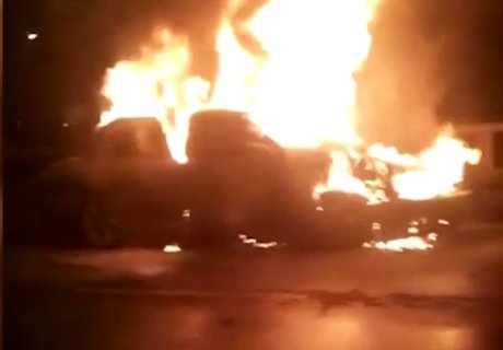 В Москве загорелся автомобиль, преследуемый полицией (видео)