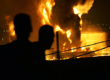 Более 140 человек погибли в Пакистане при возгорании бензовоза