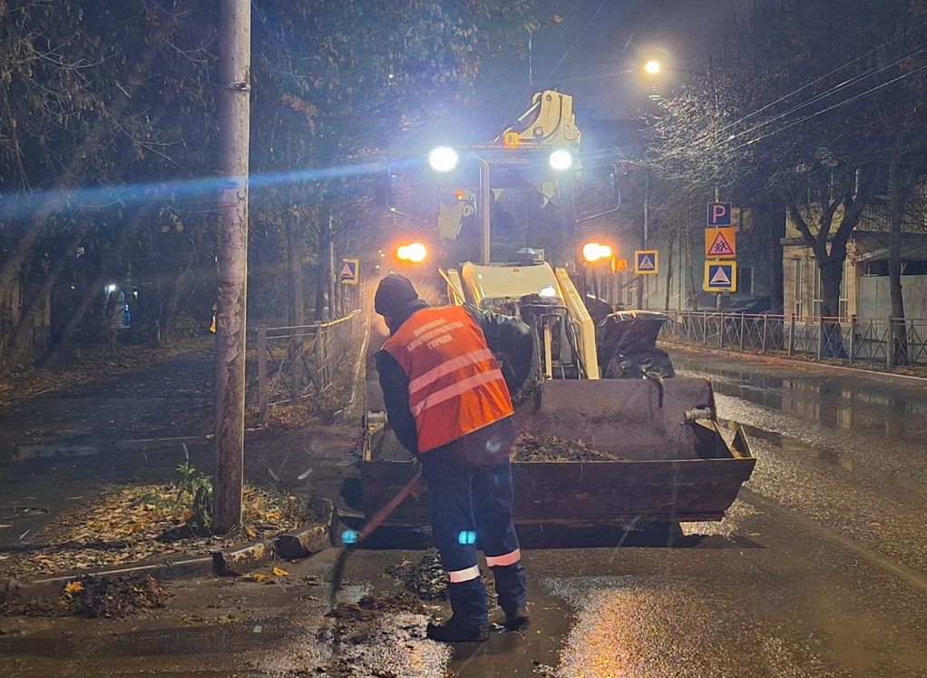 В Рязани проводилась ночная уборка дорог