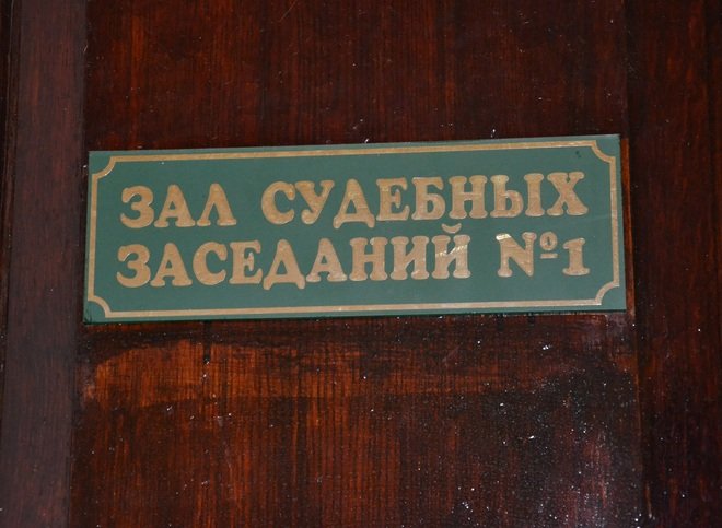 Рязанский пристав остановил «поток пьяных граждан» в зал суда