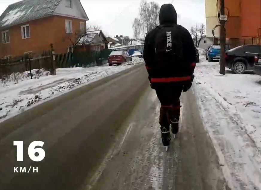 Рязанцы проехались по улицам города на коньках (видео)