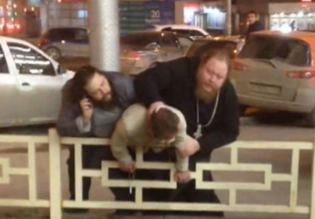 В Новосибирске экс-священник избил крестом бизнесмена (видео)
