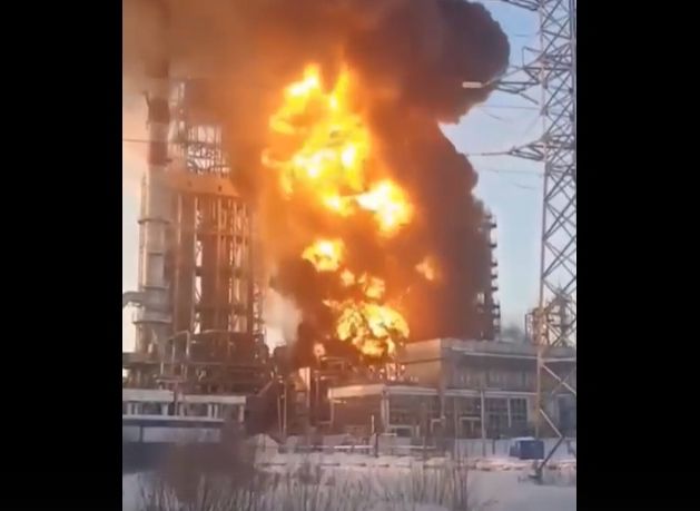 В Тюменской области произошел крупный пожар на нефтезаводе