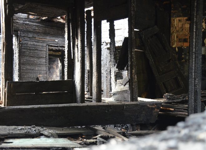 В сгоревшем доме на улице Интернациональной обнаружен труп