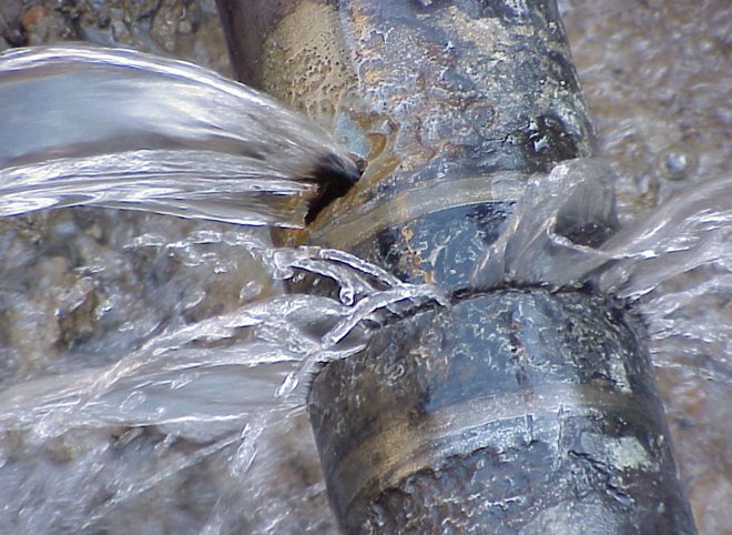 В Дашково-Песочне произошел крупный прорыв водопровода