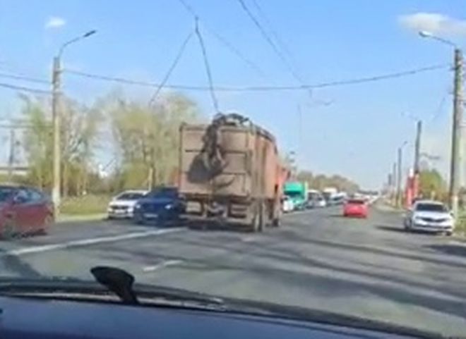 На въезде в Рязань образовалась пробка из-за оборвавшихся троллейбусных проводов