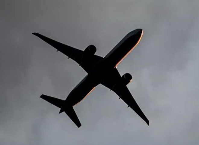 Правительство поручило прекратить регулярное и чартерное авиасообщение