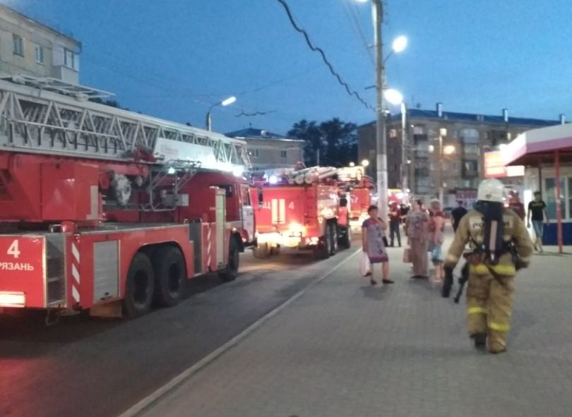 Пожарные выезжали на «задымление» в ТРК «Полетаевский»