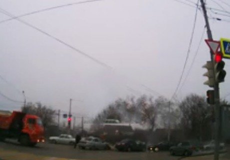 В Рязани на пр. Яблочкова произошло ДТП с участием 4 авто (видео)