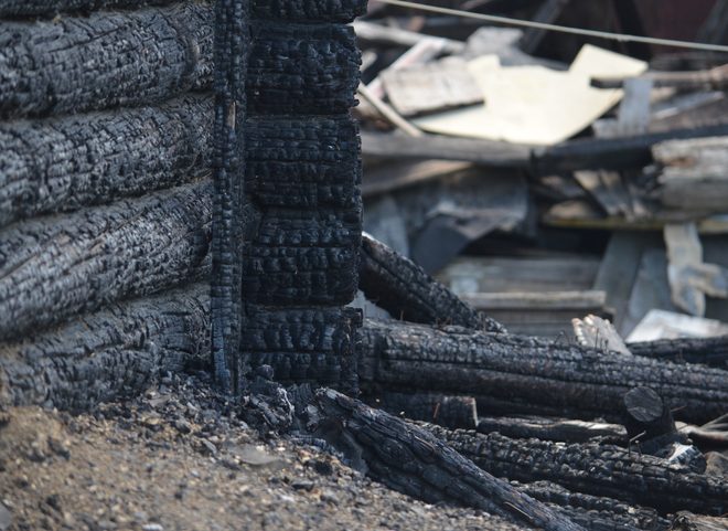 В Рязани при пожаре в заброшенном дачном доме пострадал бомж