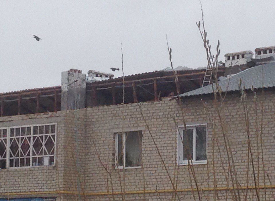 Фото: в Касимовском районе с многоквартирного дома сорвало крышу