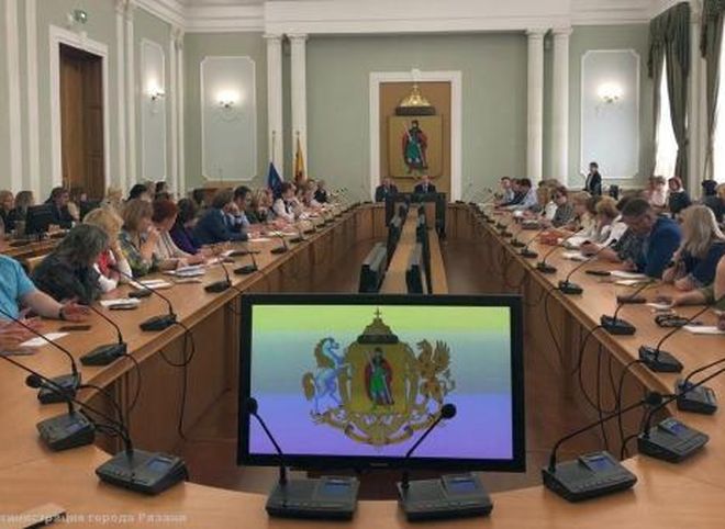Карабасов поручил усилить меры безопасности в рязанских школах