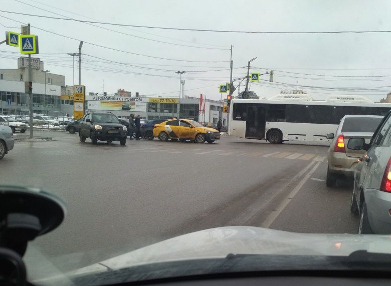 Автомобиль «Яндекс. Такси» попал в ДТП на Солотчинском шоссе