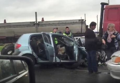 В столкновении Hyundai с грузовиком пострадали трое