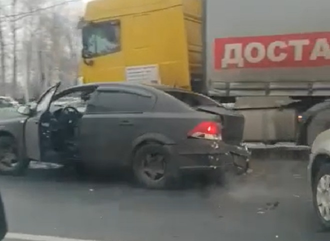 Московское шоссе встало в пробку из-за массового ДТП