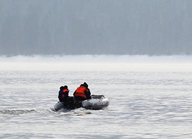 В лодке на Челябинском водоеме находились восемь детей – МЧС