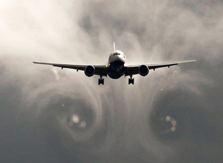 В Индонезии с радаров пропал пассажирский самолет