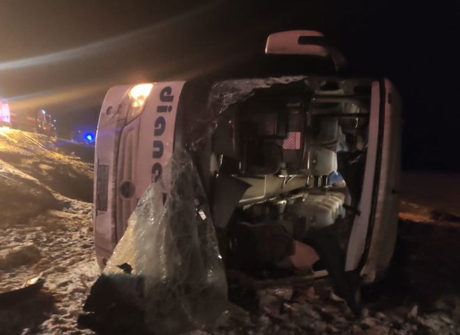 В Скопинском районе перевернулся автобус, четыре человека погибли