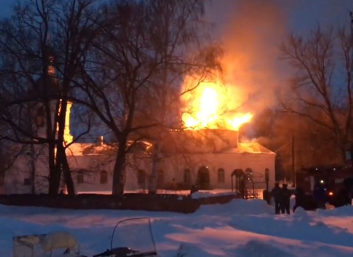 В рязанском селе вспыхнула церковь (видео)