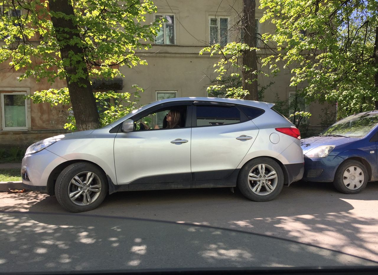 Соцсети: в Рязани девушка-водитель устроила ДТП и «хохоча уехала»