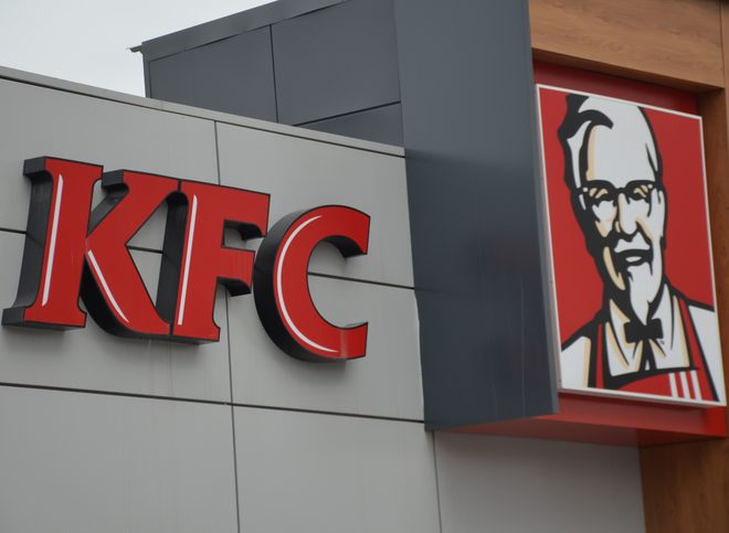 Жительница Новосибирска отсудила у KFC компенсацию за сломанный зуб