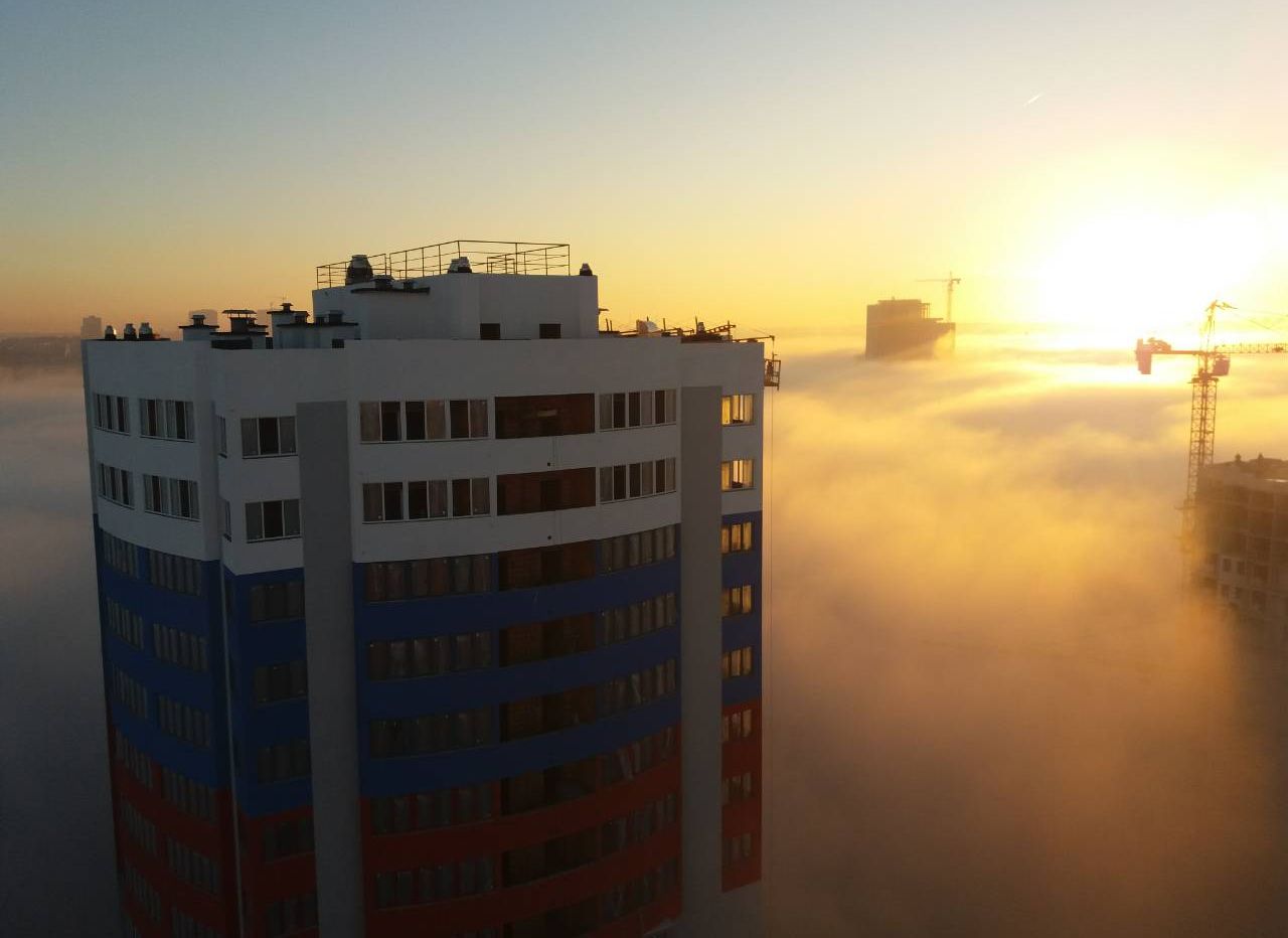 Рязанцы делятся в соцсетях фотографиями тумана, накрывшего город