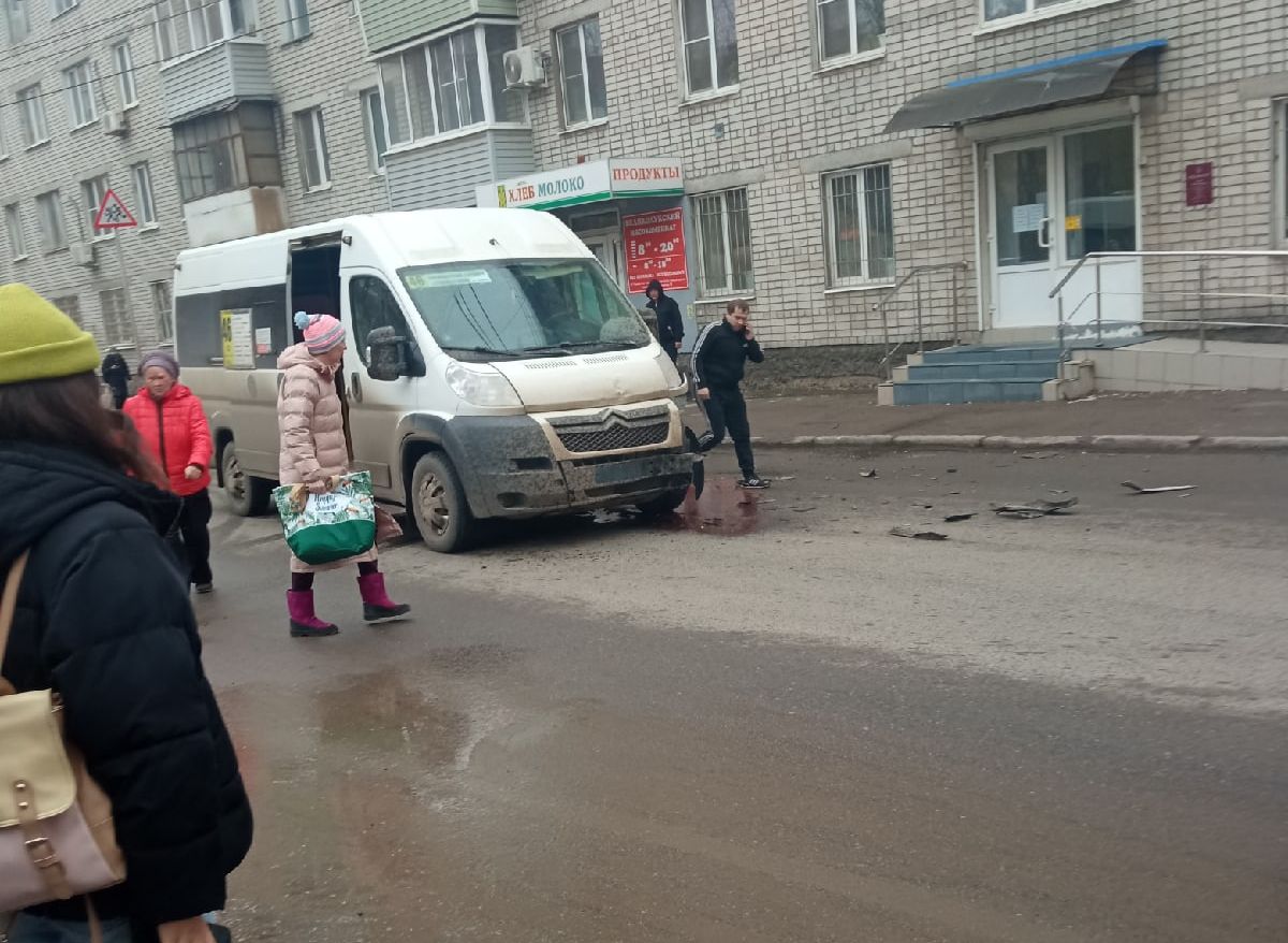 В ДТП в Кальном пострадала пассажирка маршрутки