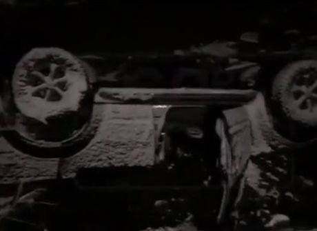 В Подмосковье автомобиль с семьей утонул в болоте (видео)