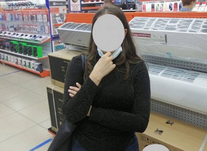В Рязани полицейские задержали девушку за кражу из торгового центра