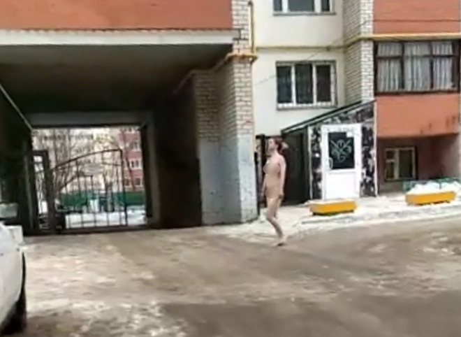 Появилось новое видео с обнаженной девушкой, гуляющей по рязанской Горроще