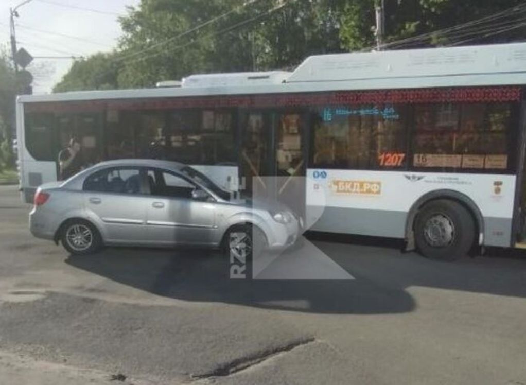 На улице Новой произошла авария с участием автобуса
