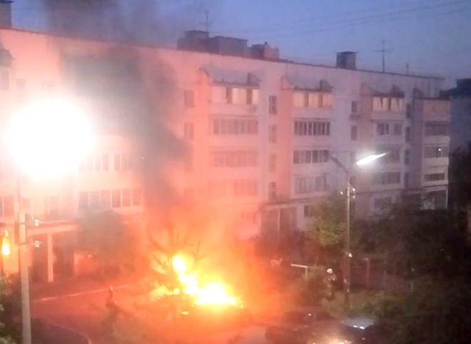 Опубликовано видео пожара на улице Радиозаводской в Рязани