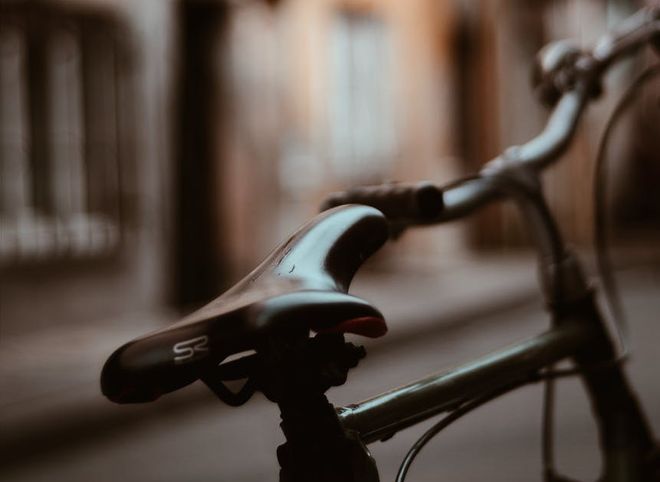 Соцсети: в центре Рязани велосипедист сбил на тротуаре ребенка
