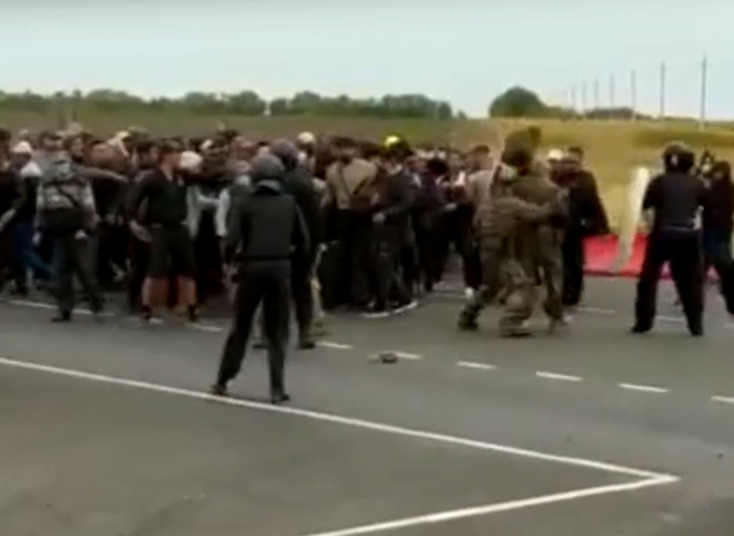 СМИ: мигранты пытались через оцепление пересечь границу России с Казахстаном