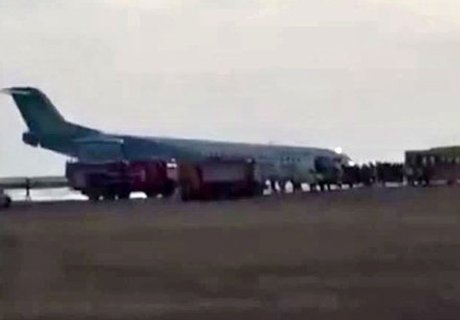Появилось видео посадки самолета на «брюхо» в Астане