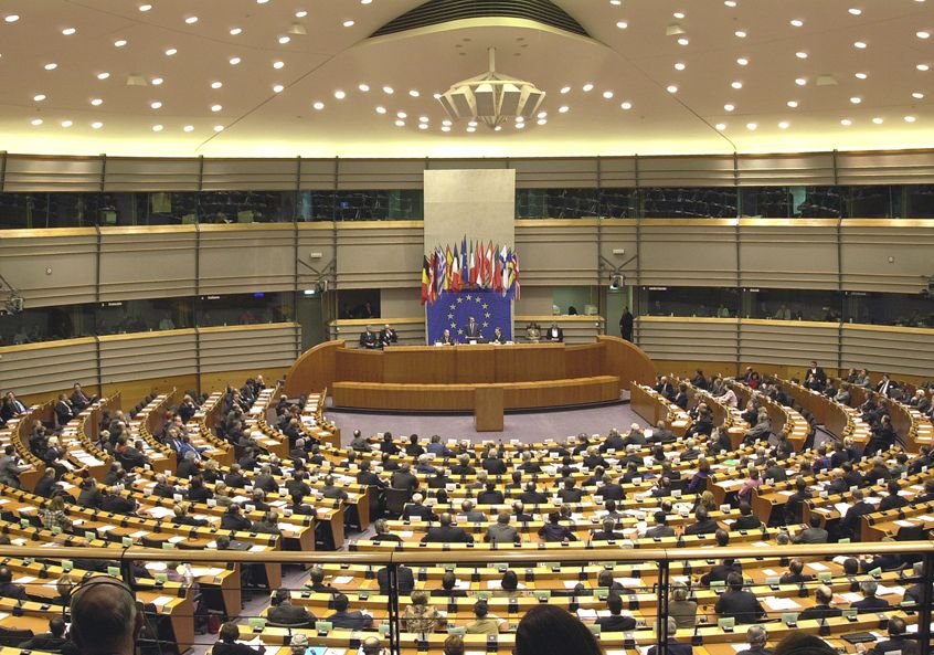 Европарламент предложил расширить санкции против РФ