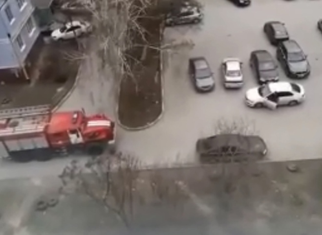 В Рязани водитель возмутился из-за пожарной машины, перегородившей проезд