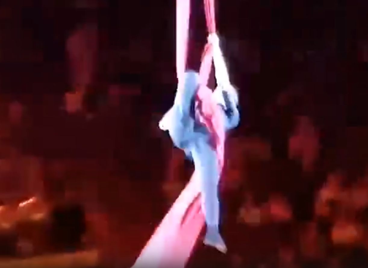 В Новокузнецке 19-летняя циркачка сорвалась с высоты (видео)