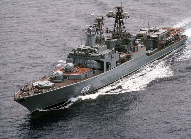 «Адмирал Кулаков» спас украинских рыбаков в Средиземном море