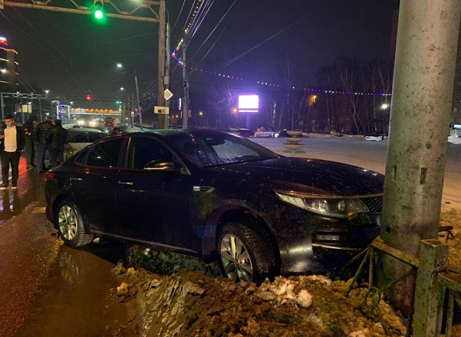 Врезавшийся в дорожное ограждение на Московском шоссе водитель был пьян