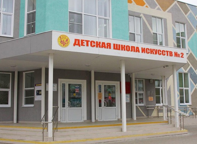Сорокина пригрозила судом подрядчику детской школы искусств в Недостоеве