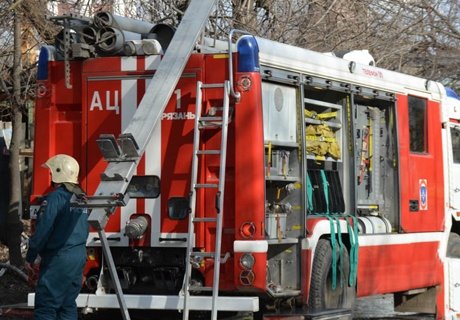 Во время пожара в 5-этажном доме в Рязани пострадал человек