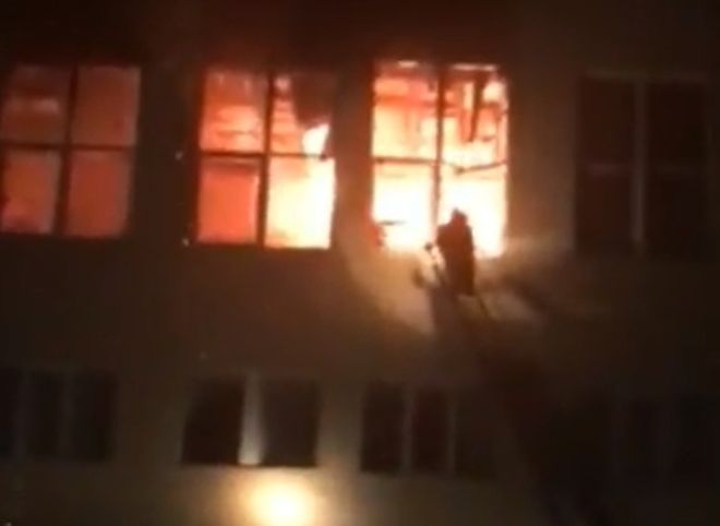 Появилось видео тушения пожара в Академии ФСИН