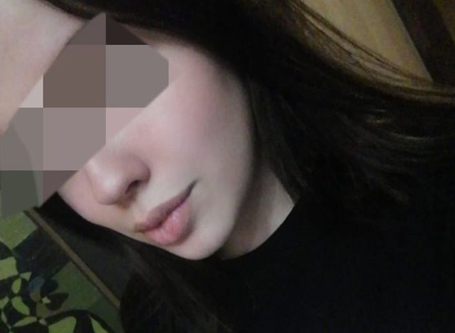 В Москве под окнами многоэтажки обнаружили тело 19-летней беременной девушки