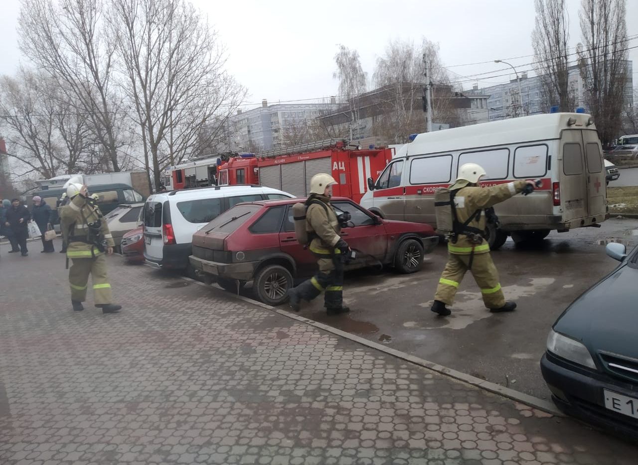 В Рязани загорелся супермаркет «Дикси»