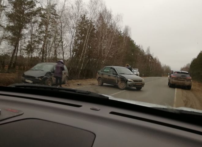 На трассе Рязань — Спасск столкнулись две легковушки