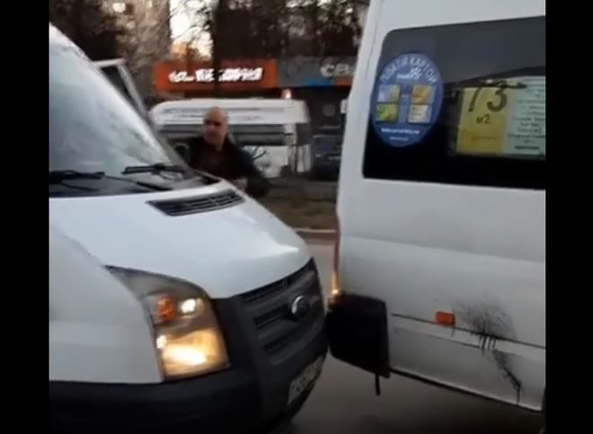 СМИ: в Дашково-Песочне маршрутчики устроили драку