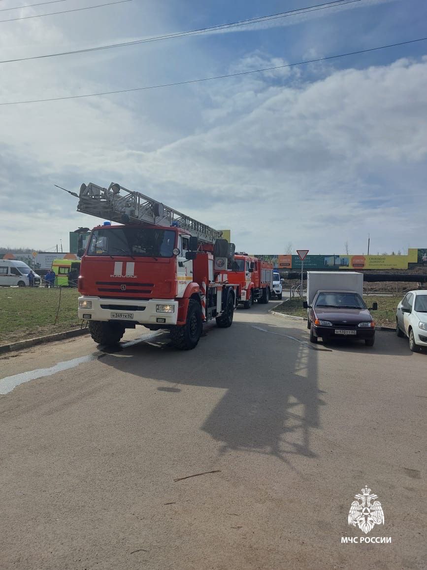 Во время пожара на улице Березовой спасли 16 человек | 07.04.2024 | Рязань  - БезФормата