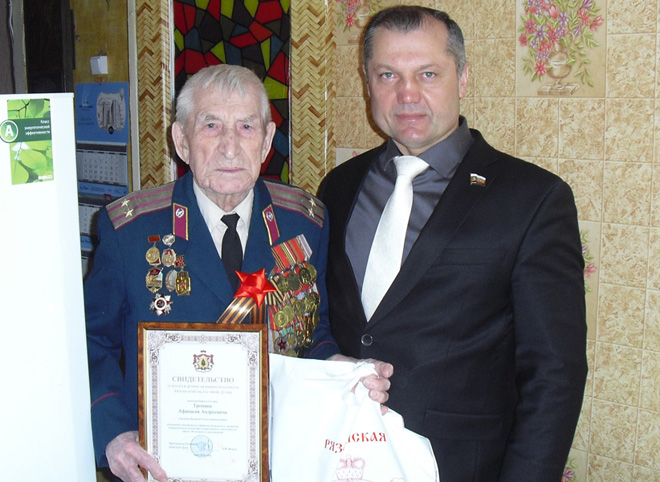 Ветерана войны поздравили от имени депутатского корпуса